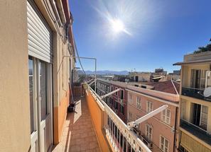 Locazione un luminoso e spazioso appartamento ultimo piano in Affitto